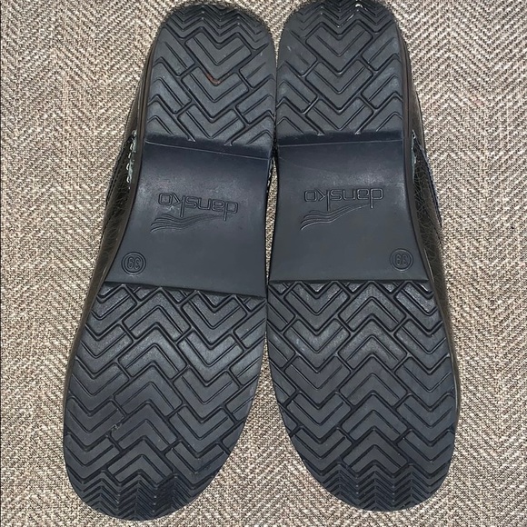 EUC Dansko Clogs Size 39. - Picture 5 of 9